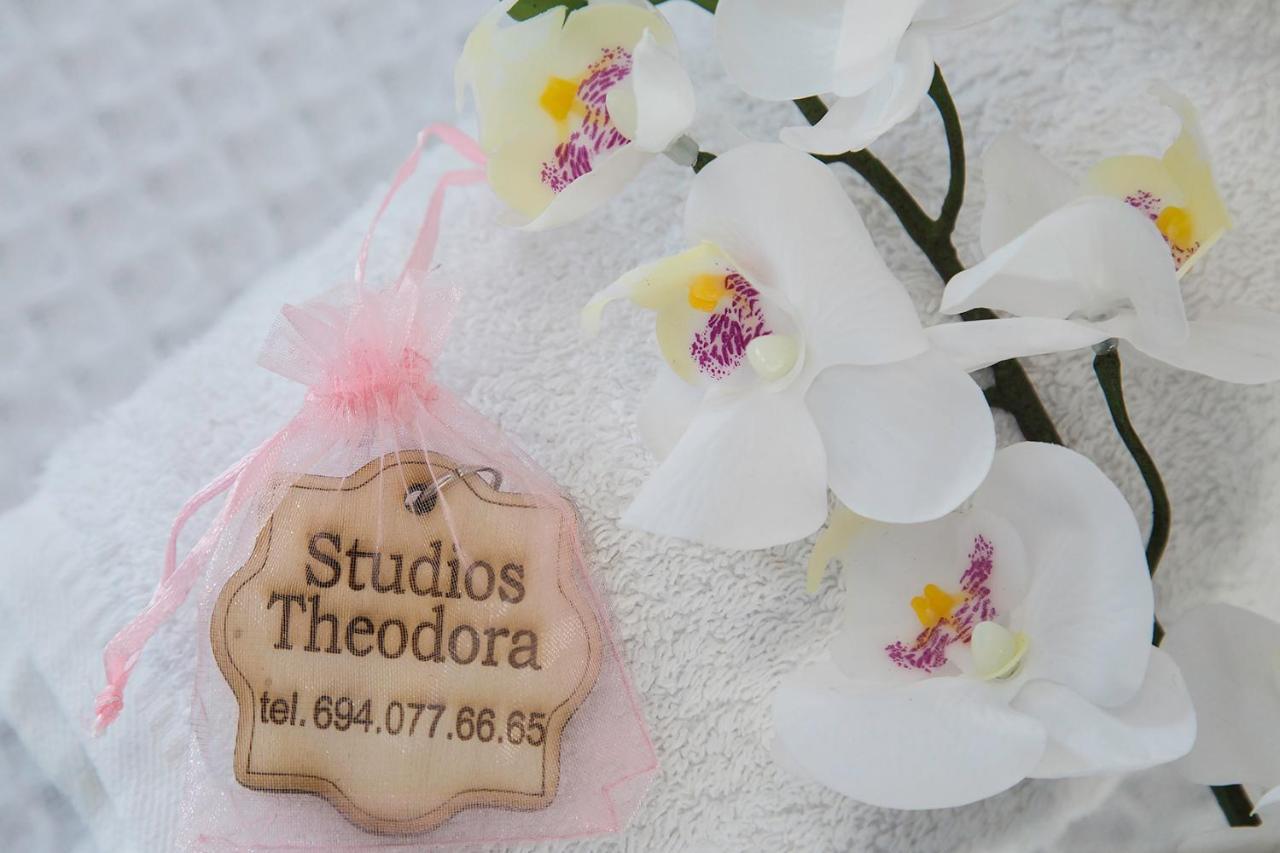 Theodora Rooms Poros Town المظهر الخارجي الصورة