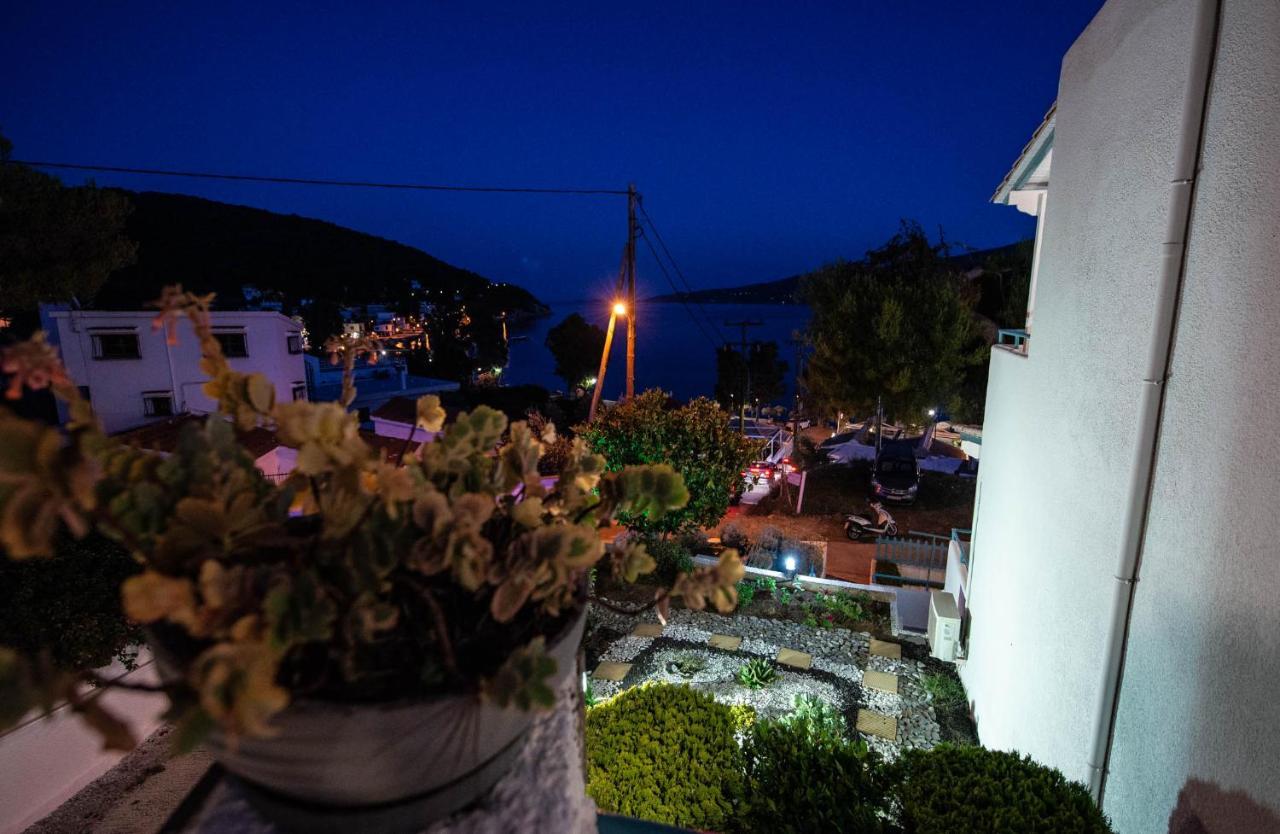 Theodora Rooms Poros Town المظهر الخارجي الصورة