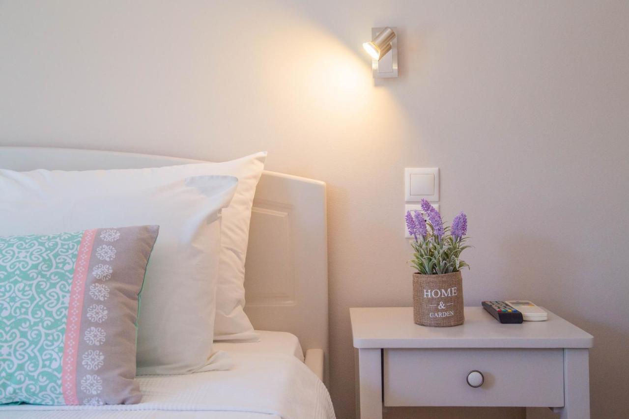 Theodora Rooms Poros Town المظهر الخارجي الصورة