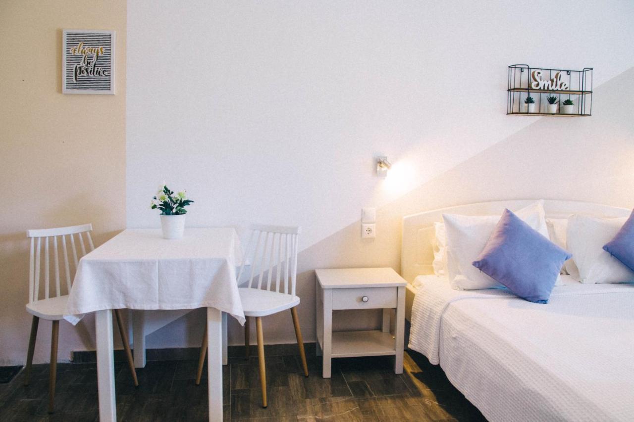 Theodora Rooms Poros Town المظهر الخارجي الصورة